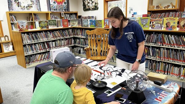 Physics Minor Sydney Kinsella performs magic tricks to demonstrate physics concepts to children at the New Hartford Public Library on November 8, 2025.